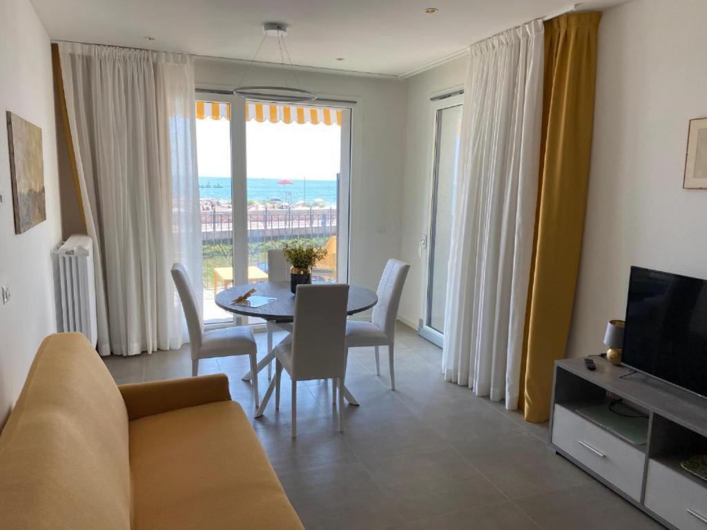 Nuovo Residence Serenissima Frontemare - Agenzia Cocal カオルレ エクステリア 写真