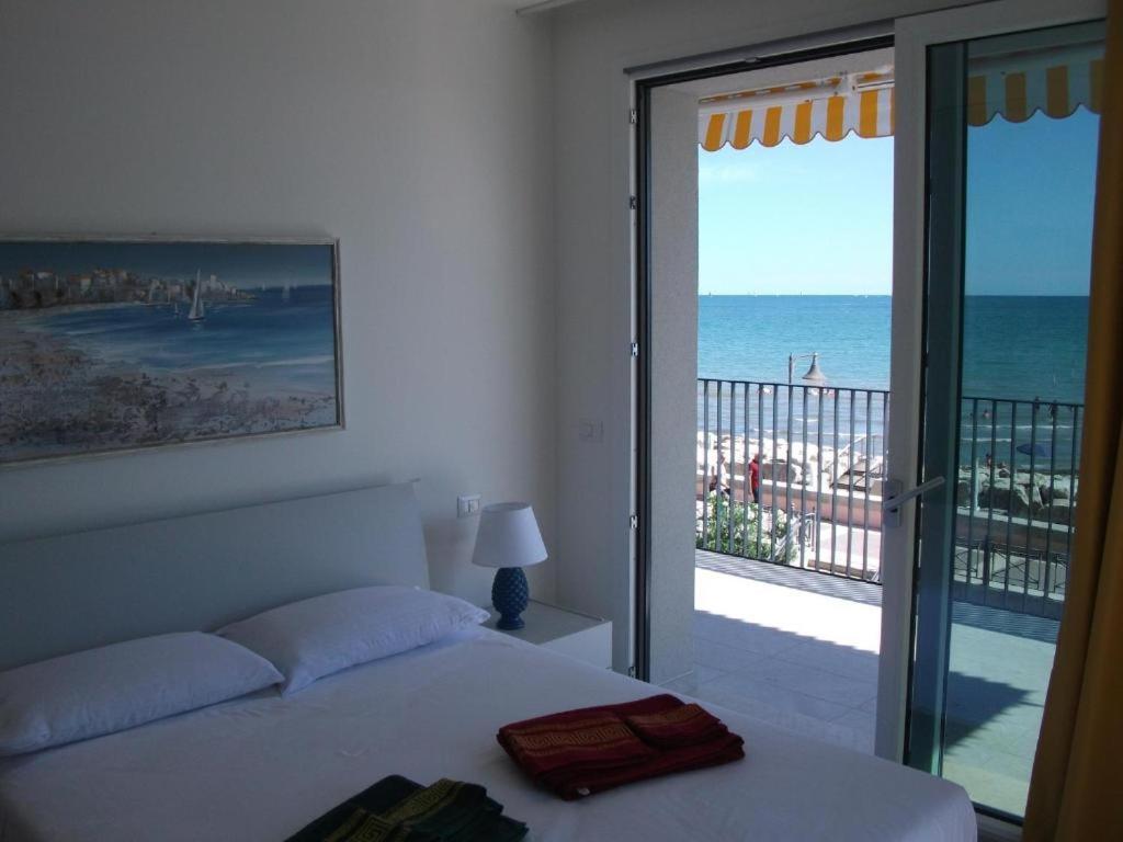 Nuovo Residence Serenissima Frontemare - Agenzia Cocal カオルレ エクステリア 写真